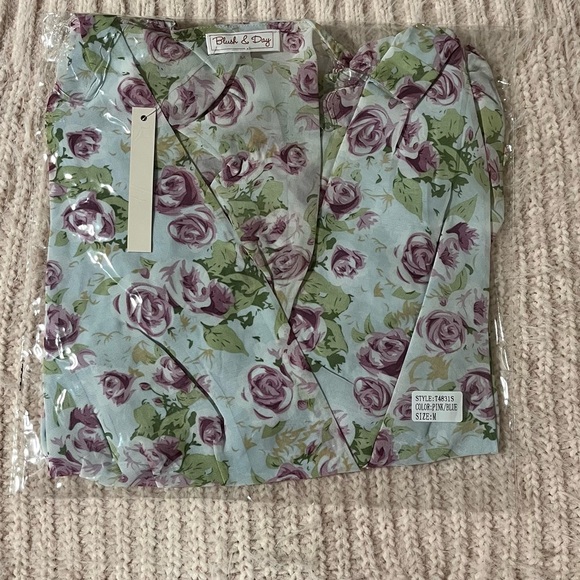 Floral Blouse - Pink Roses - Picture 4 of 4